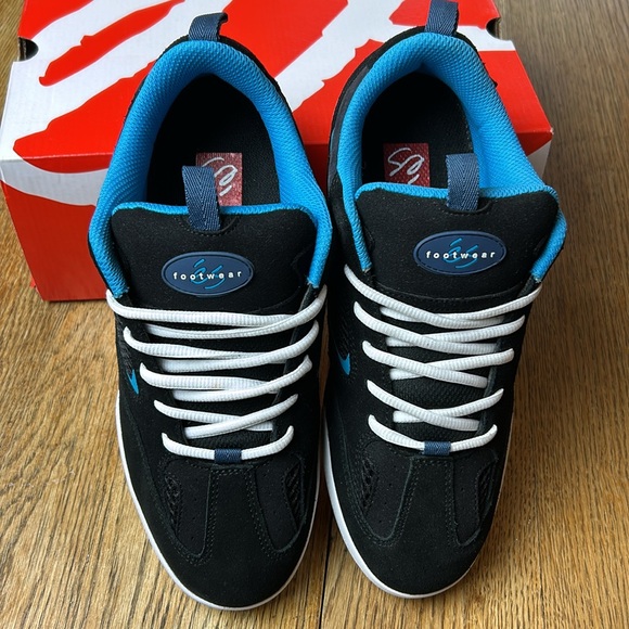 eS Quattro Skate shoes black/blue brand new in box - Picture 2 of 9